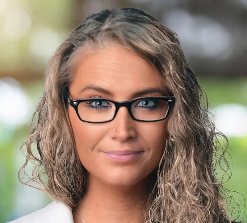 Headshot of Lauryn Pennock